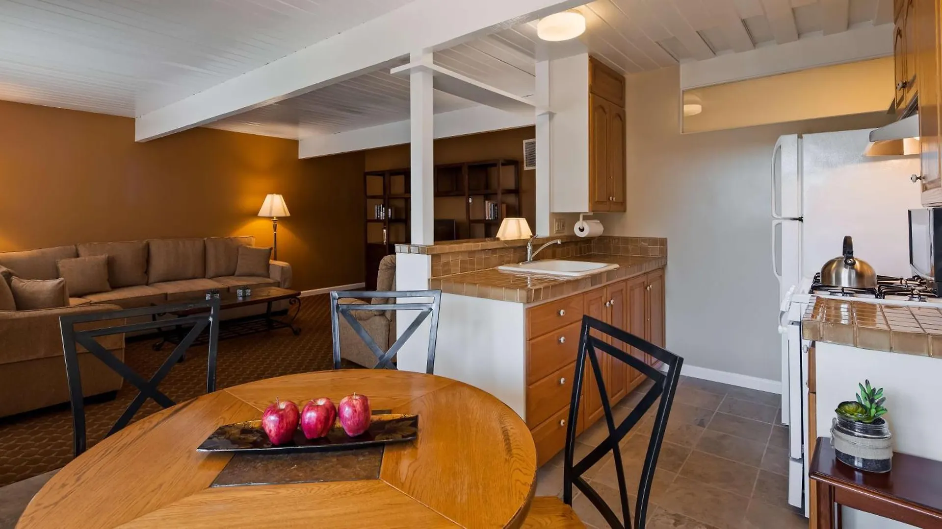 Western Hotel 4*