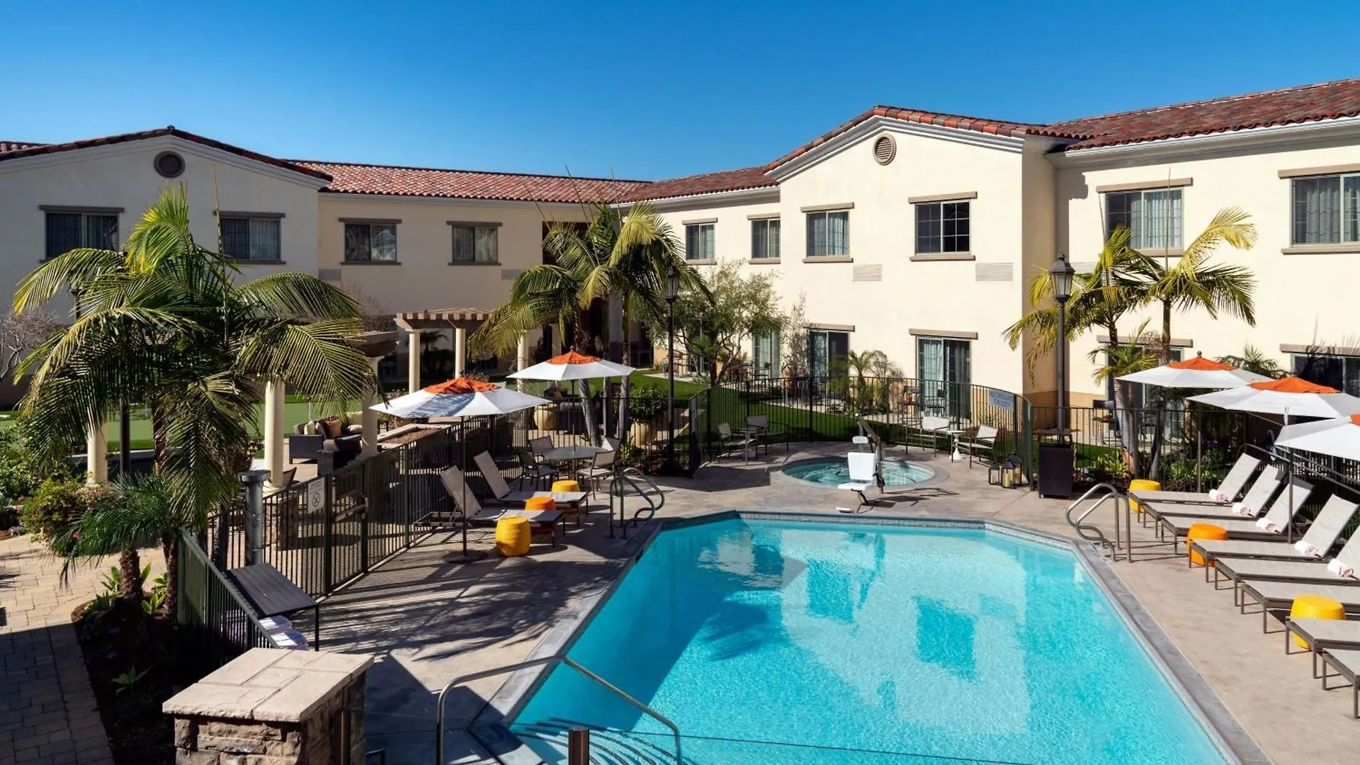 Hotel Courtyard By Marriott Santa Barbara 3*