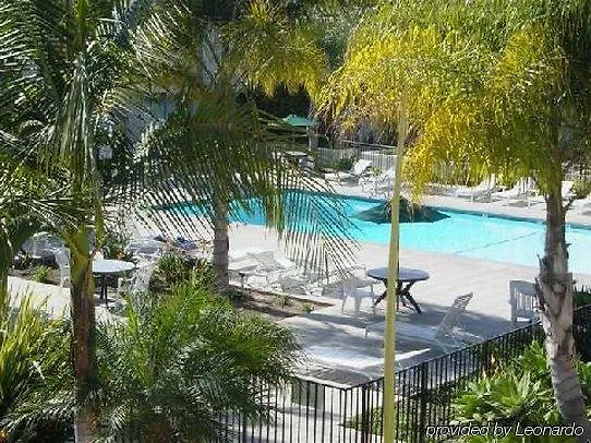 Lemon Tree Hotel 3*