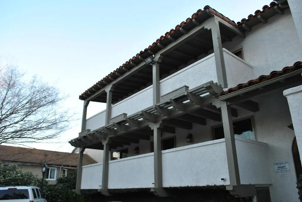 Palmoro House 3*