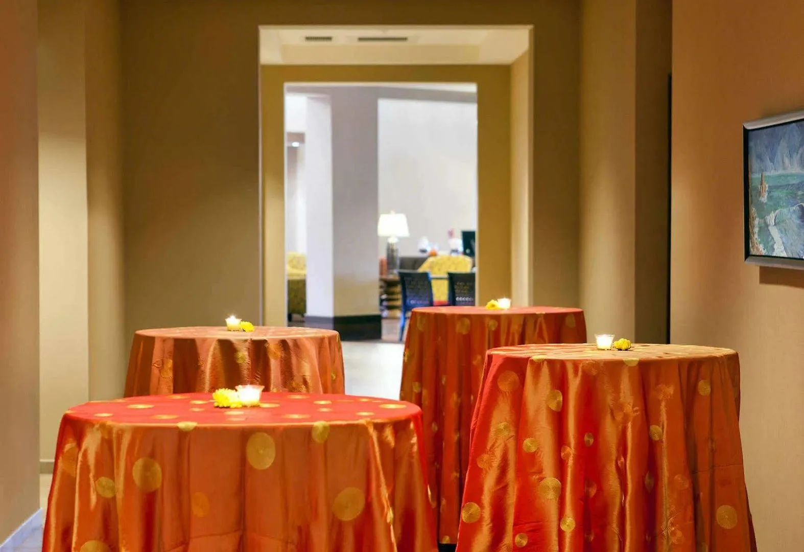 Courtyard By Marriott Santa Barbara