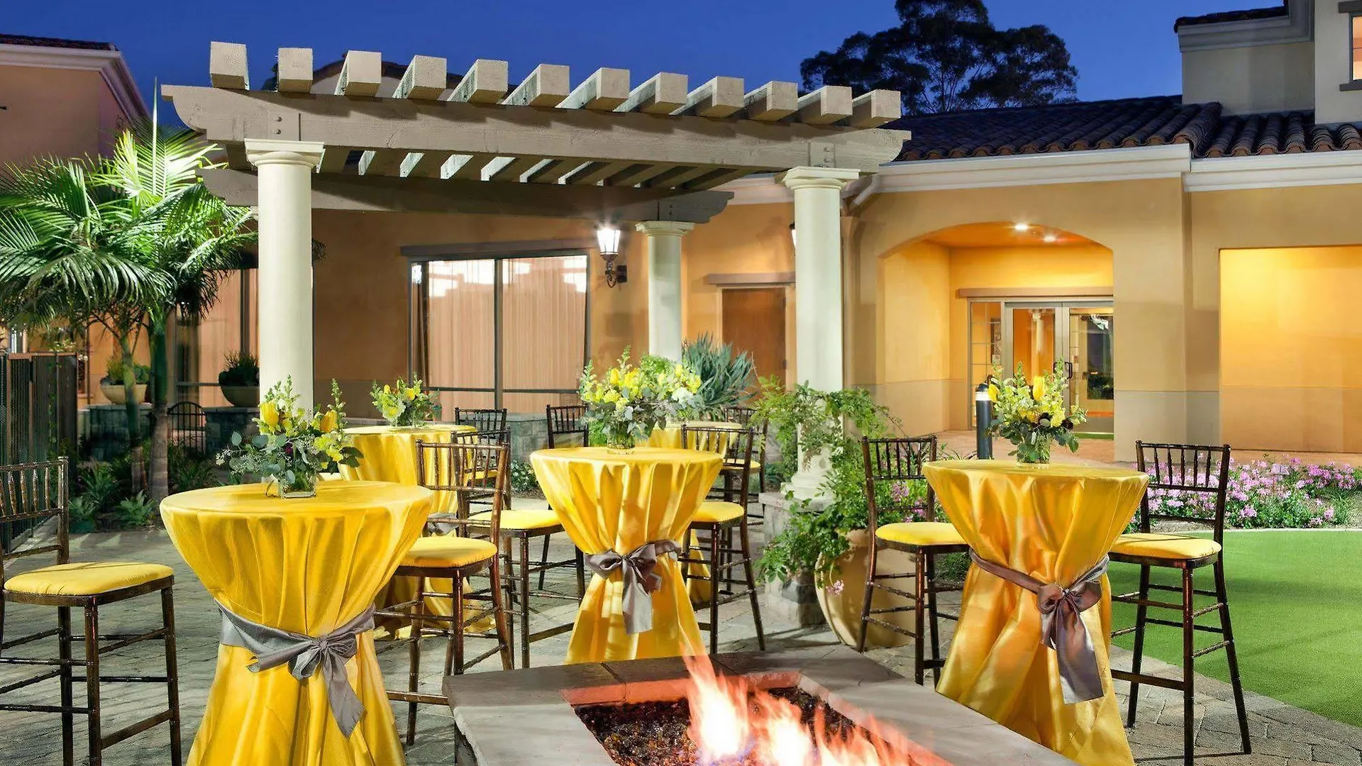 Courtyard By Marriott Santa Barbara Hotel 3*
