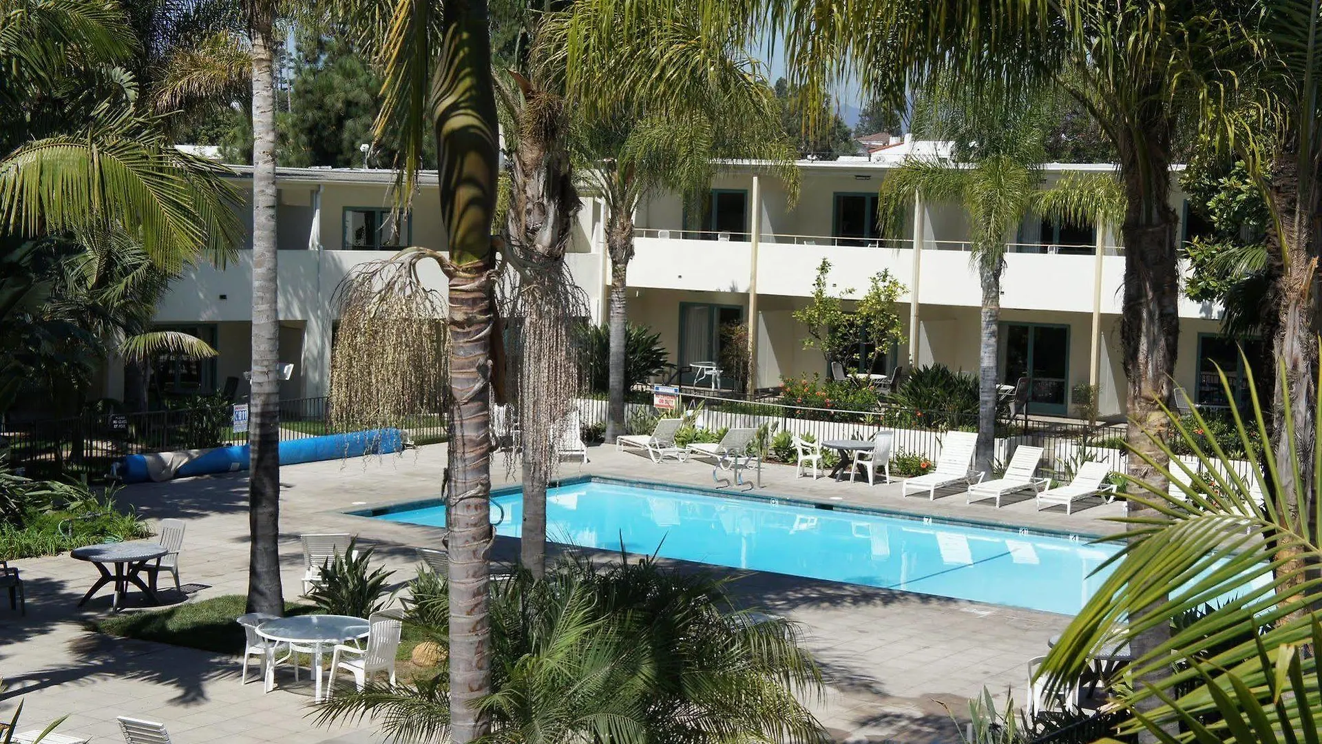 Lemon Tree Hotel 3*