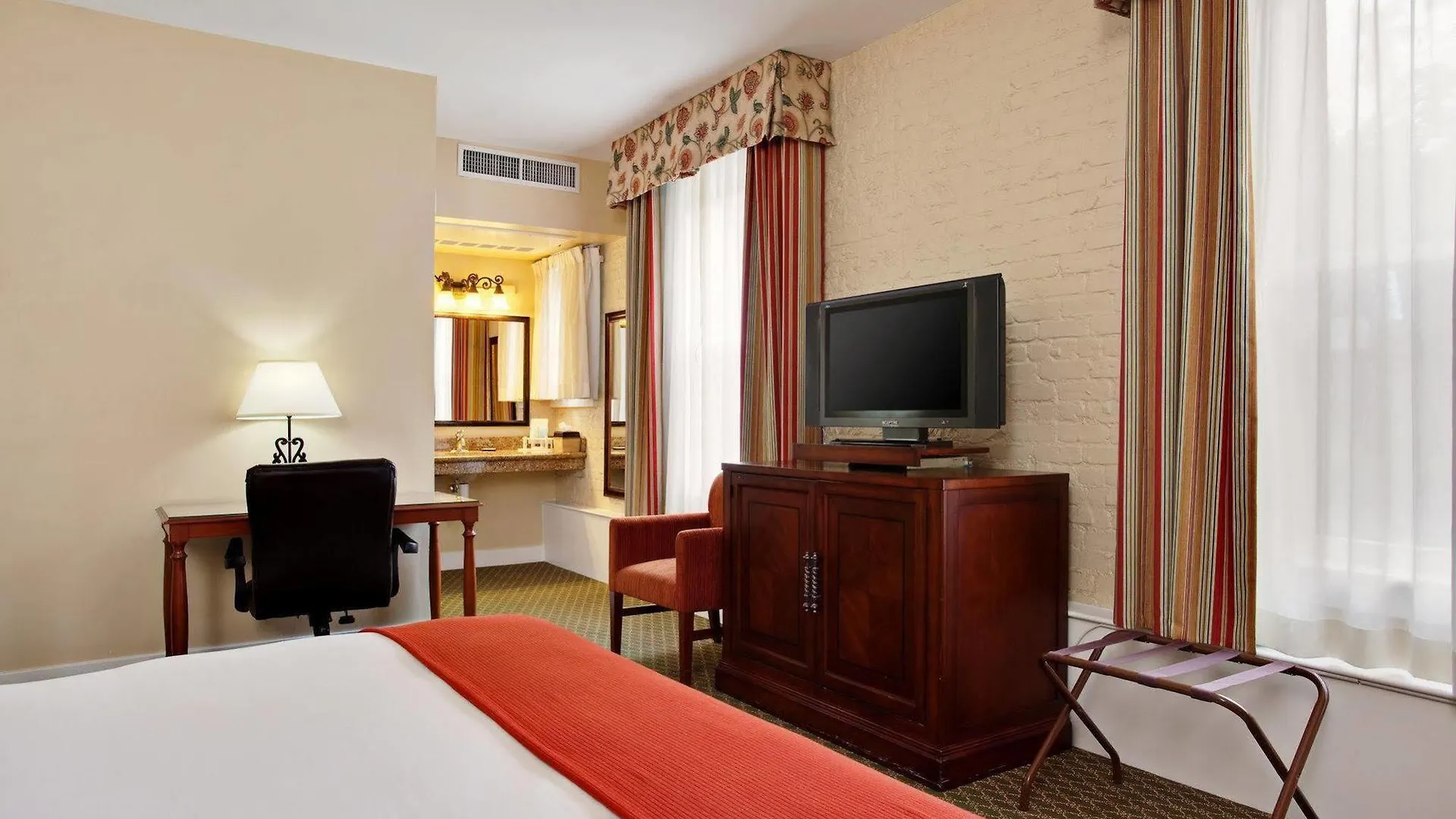 Hotel Virginia Santa Barbara, Tapestry Collection By Hilton