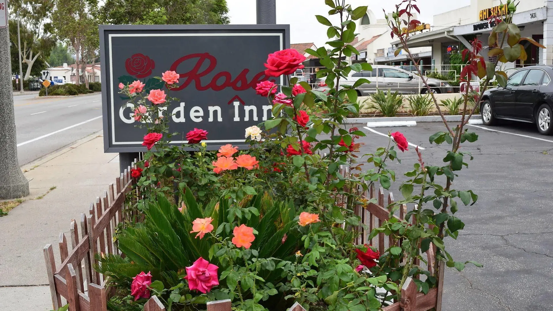 Rose Garden Motel 2*