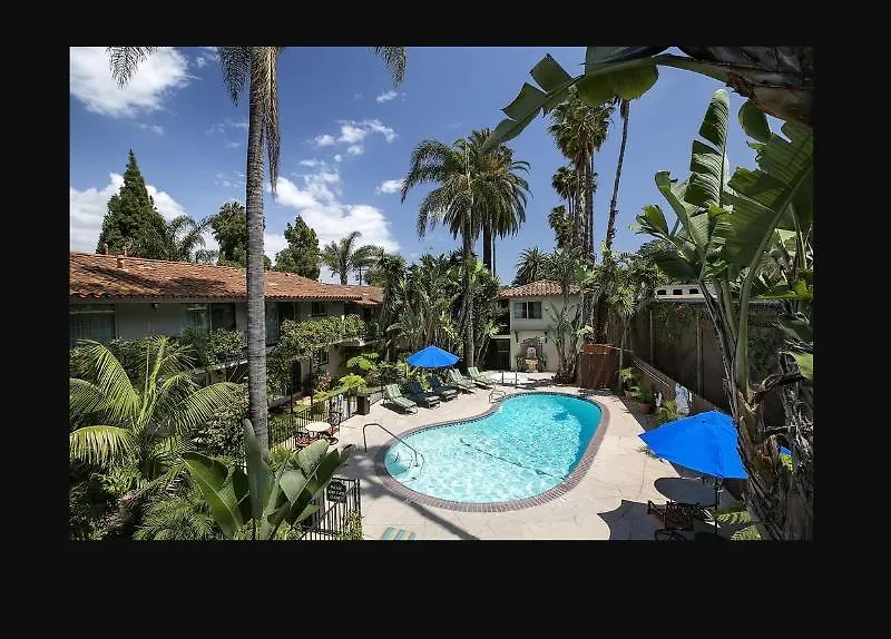 By The Harbor Hotel