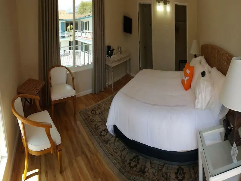 Hotel Pacific Crest 3*