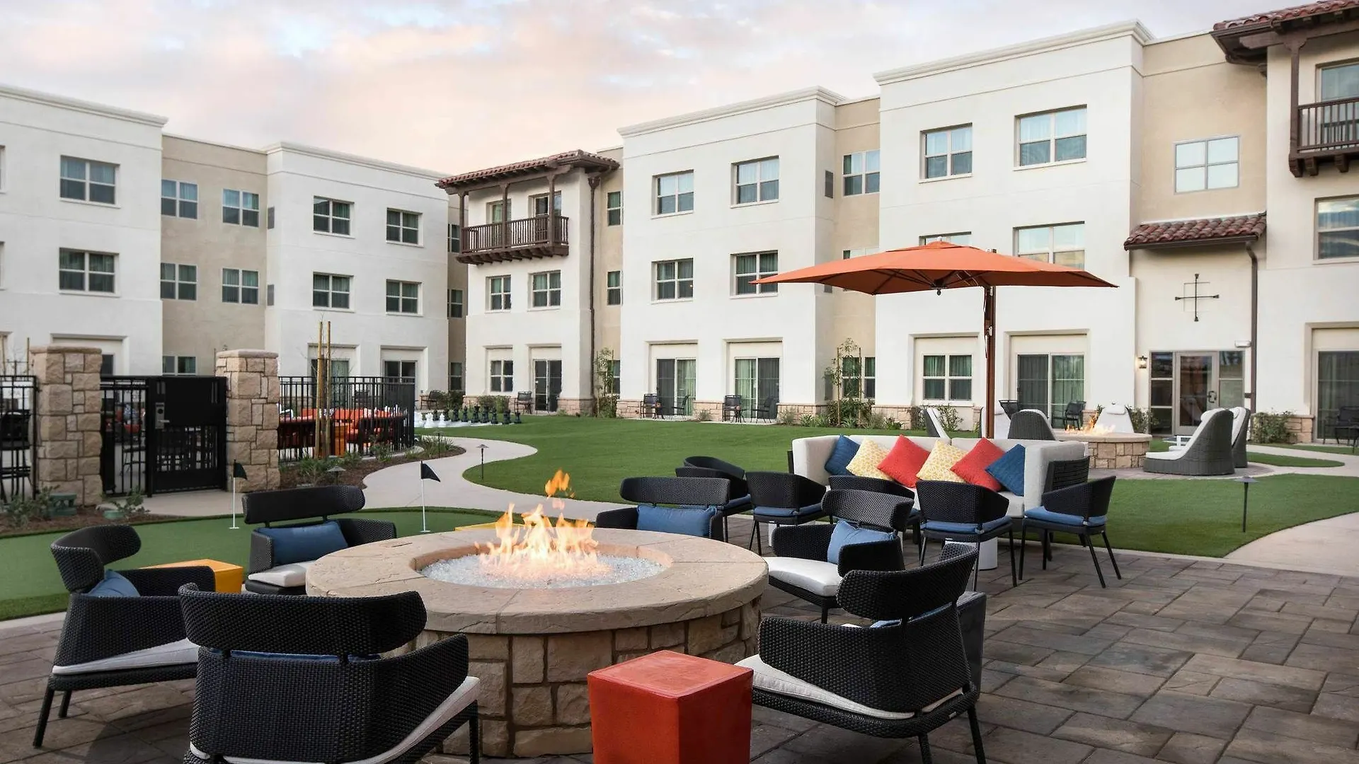 Hotel By Marriott Goleta 3*