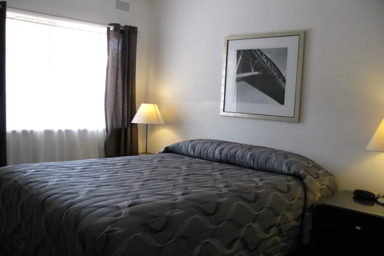 Hotel Moxy Santa Barbara