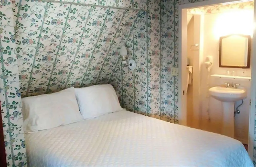 Bath Street 4*