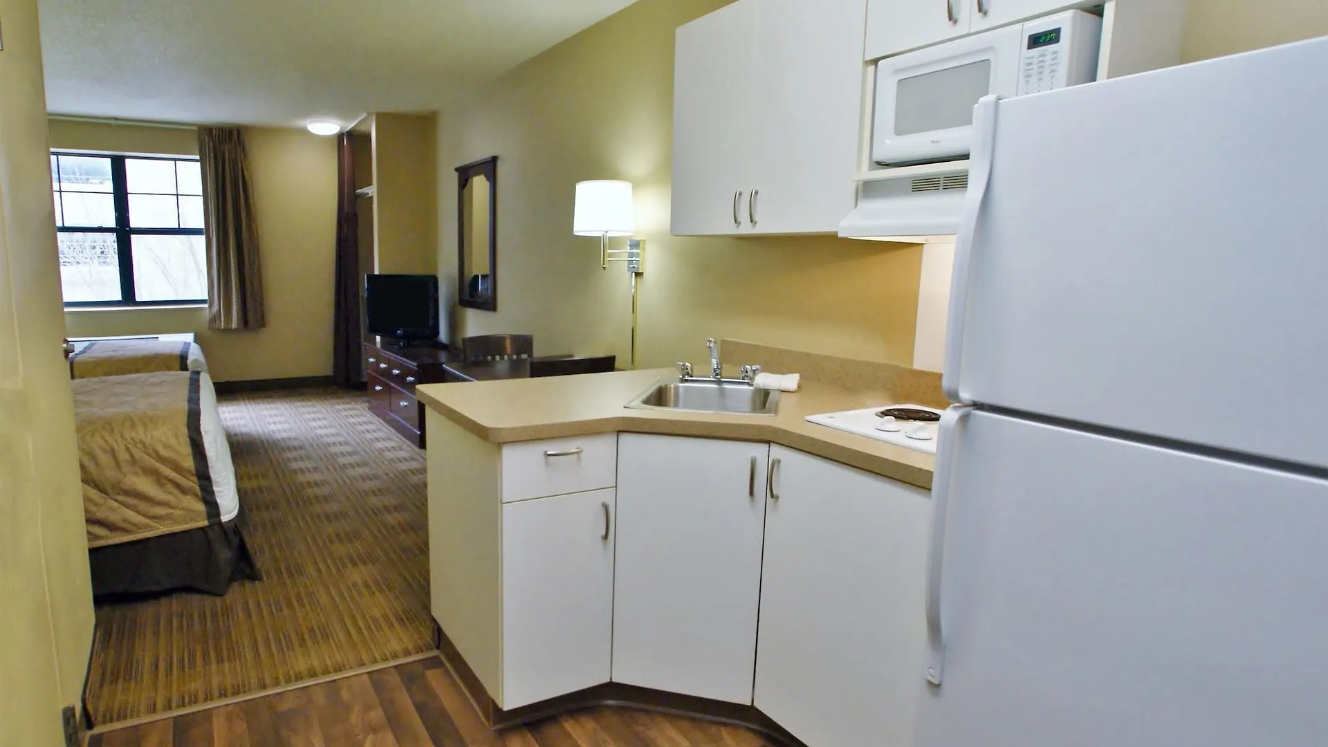 Extended America - Santa Barbara - Calle Real Hotel 2*
