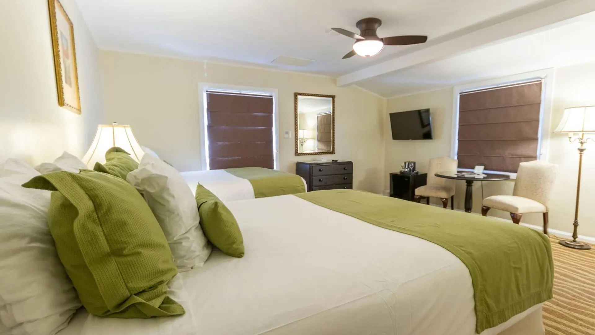 Coast Village Motel 2*