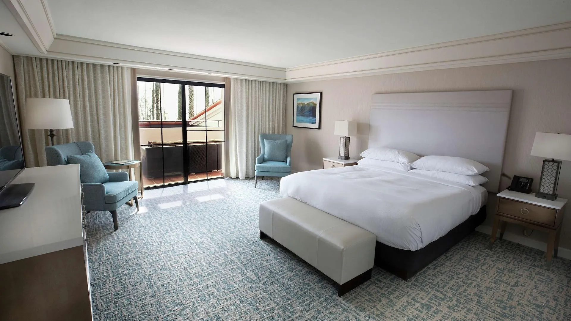 Hilton Beachfront Курортный комплекс