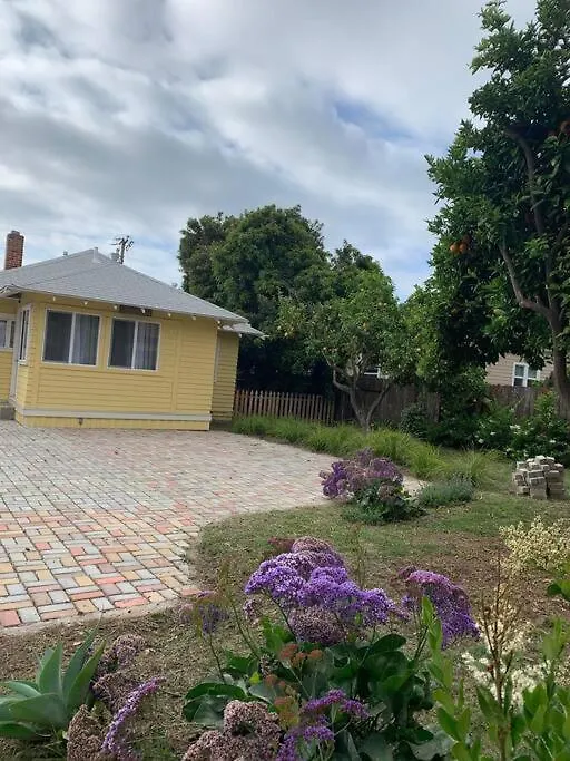 Ruth House Original Craftsman Pets, Walk To State St. Holiday home
