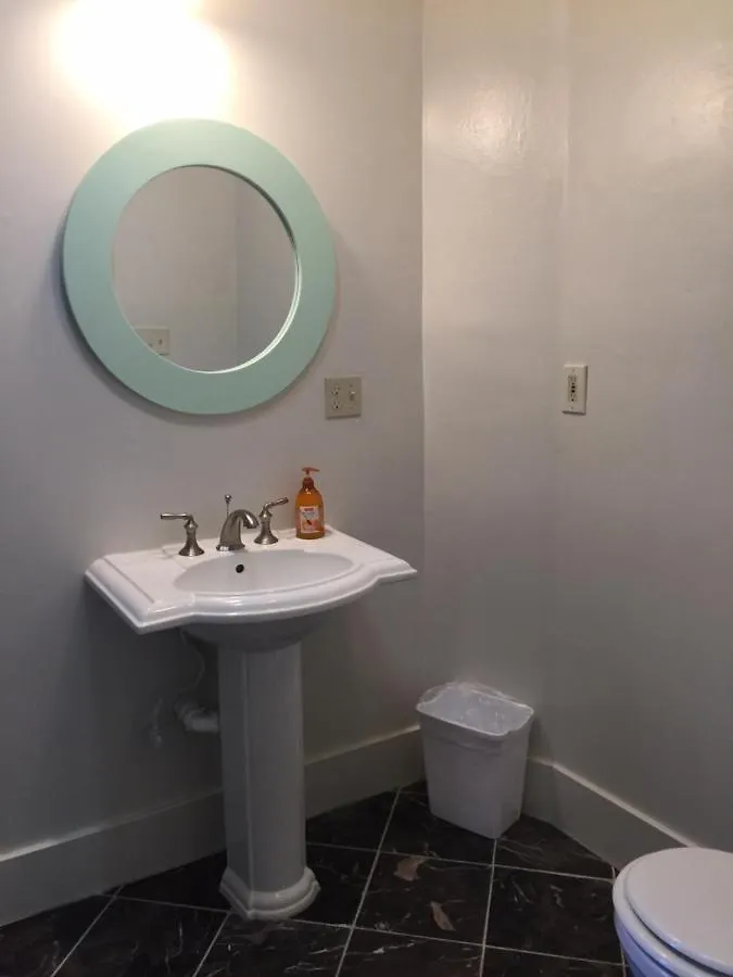Hébergement de vacances Ruth House Original Craftsman Pets, Walk To State St. *