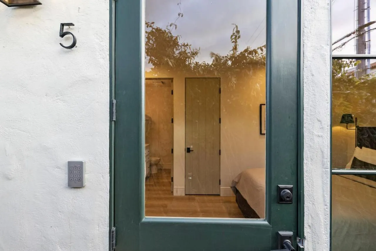 Casa Jardin - Boutique In Downtown Apartamento