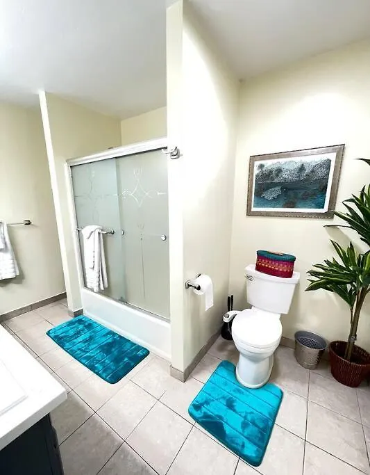 Serenity Large 1-bedroom Guest Apt. Апартаменты