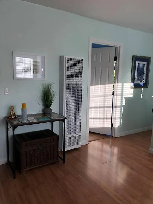 Апартаменты Serenity Large 1-bedroom Guest Apt. *