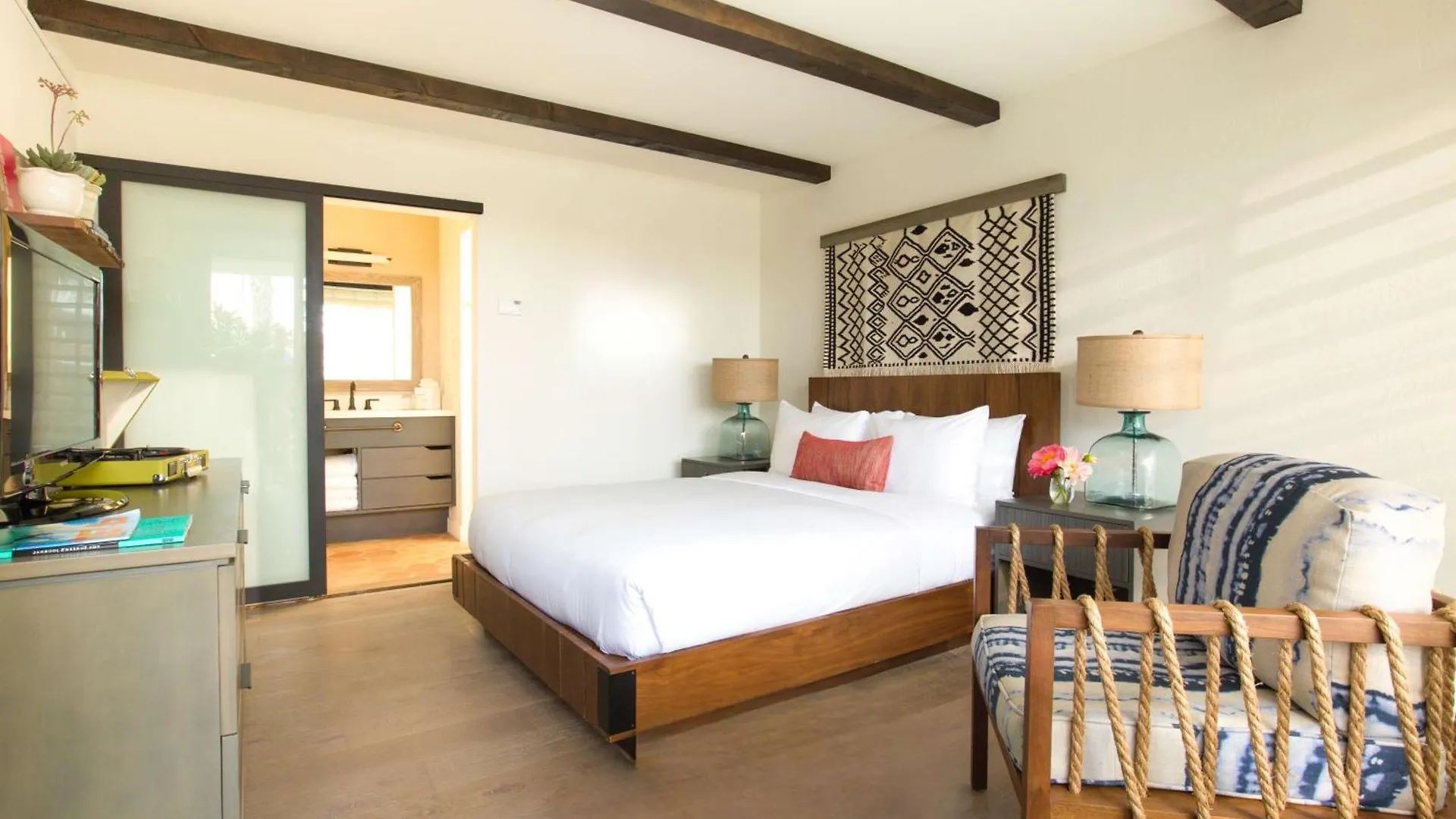 The Leta Santa Barbara Goleta, Tapestry Collection By Hilton Feriested