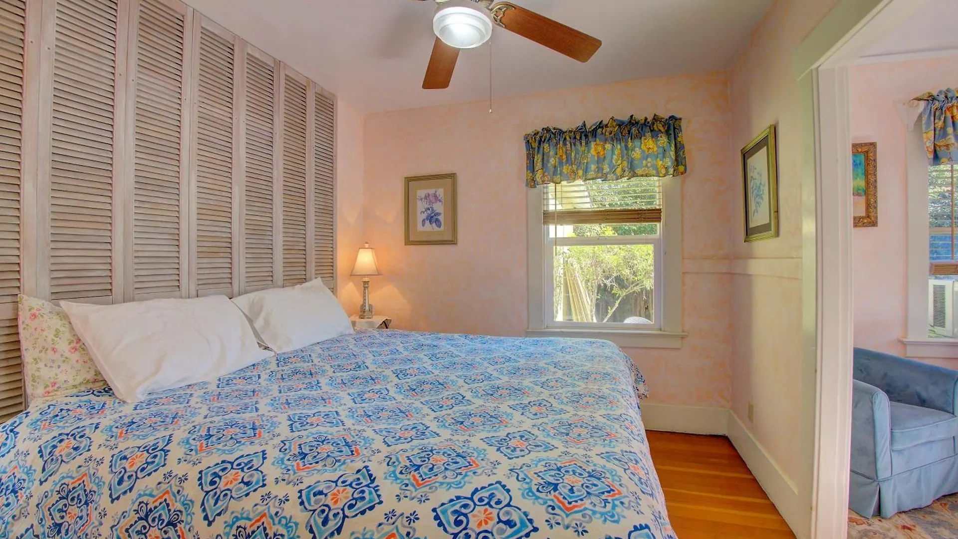 Secret Garden Inn&cottages 2*