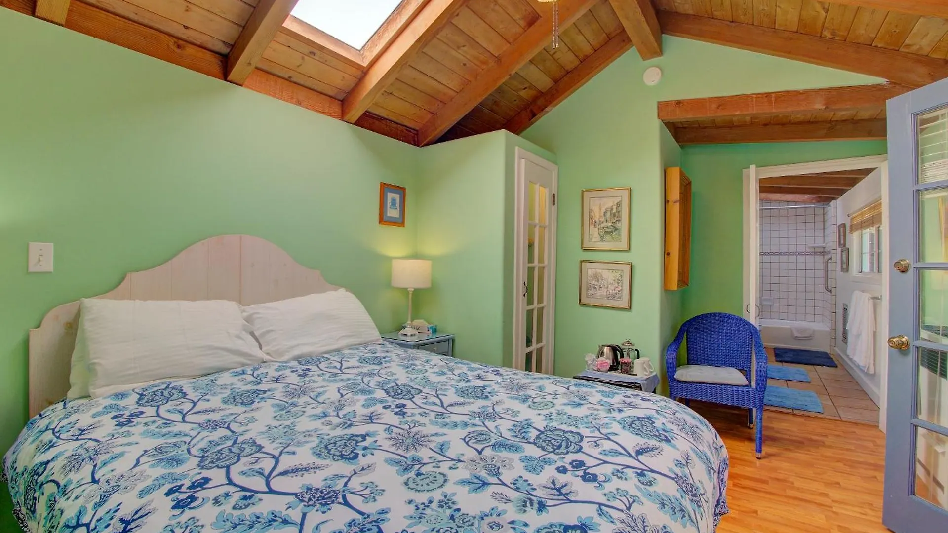 Secret Garden Inn&cottages Bed & Breakfast 2*