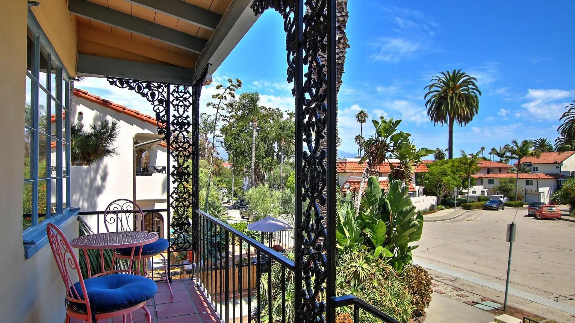 Villa West 2 *