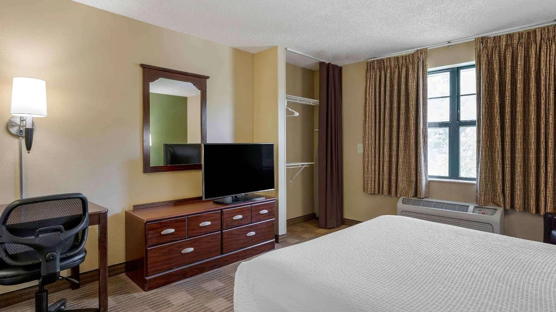 Extended America - Santa Barbara - Calle Real Hotel 2*