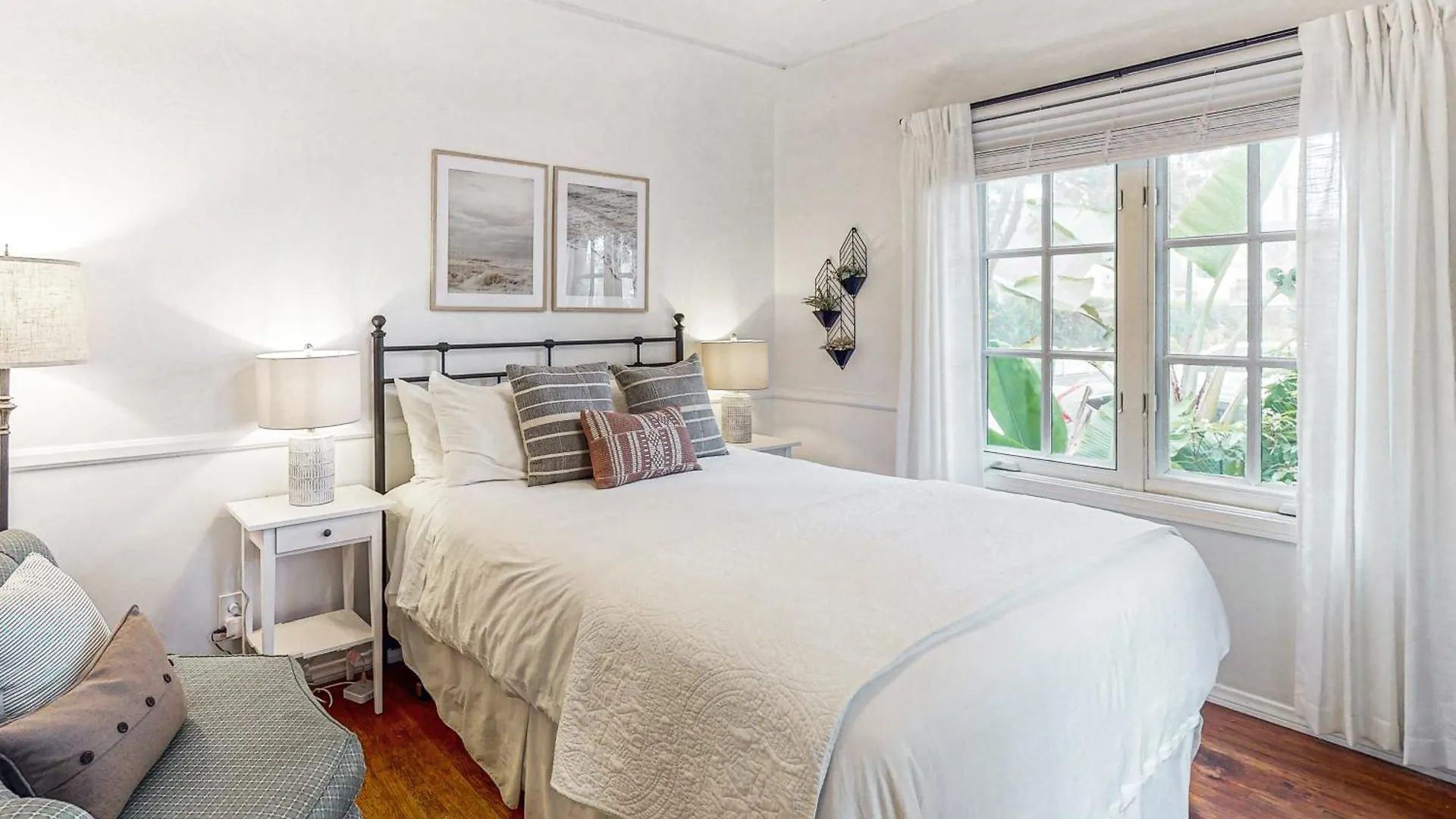 Apartment East Retreats