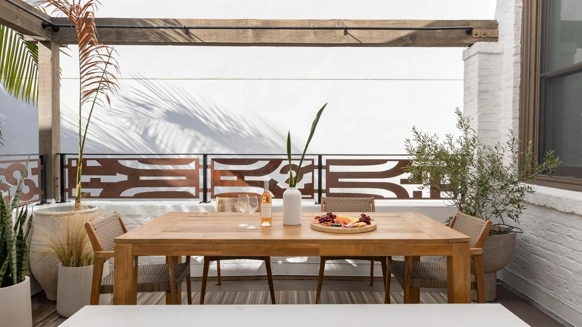 Riviera House Отель 3*