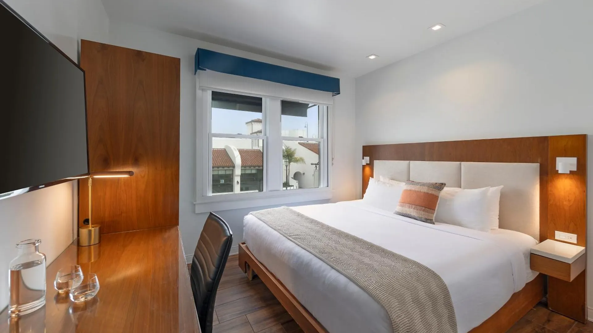 Riviera House Отель