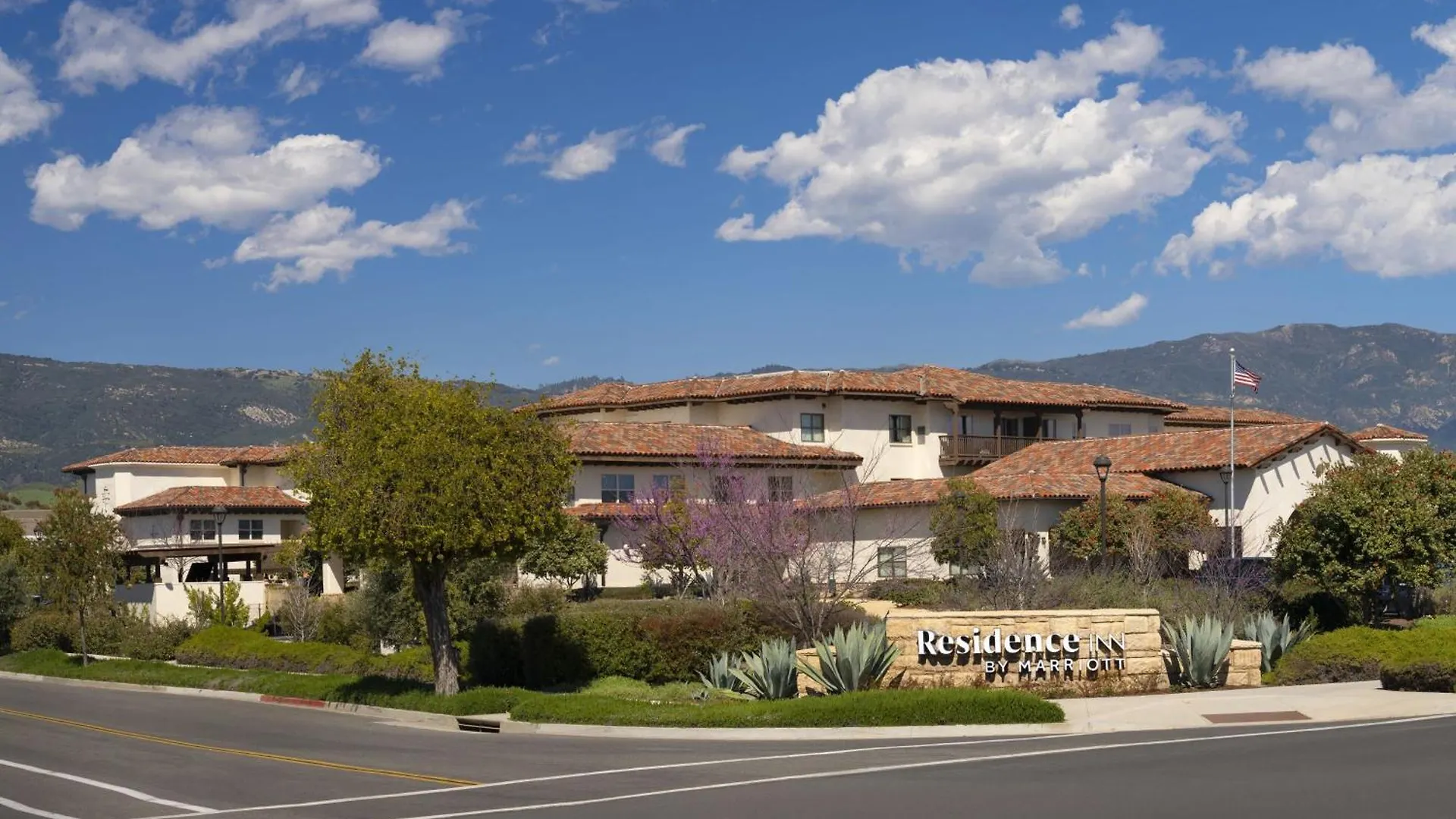 By Marriott Goleta Hotel 3*