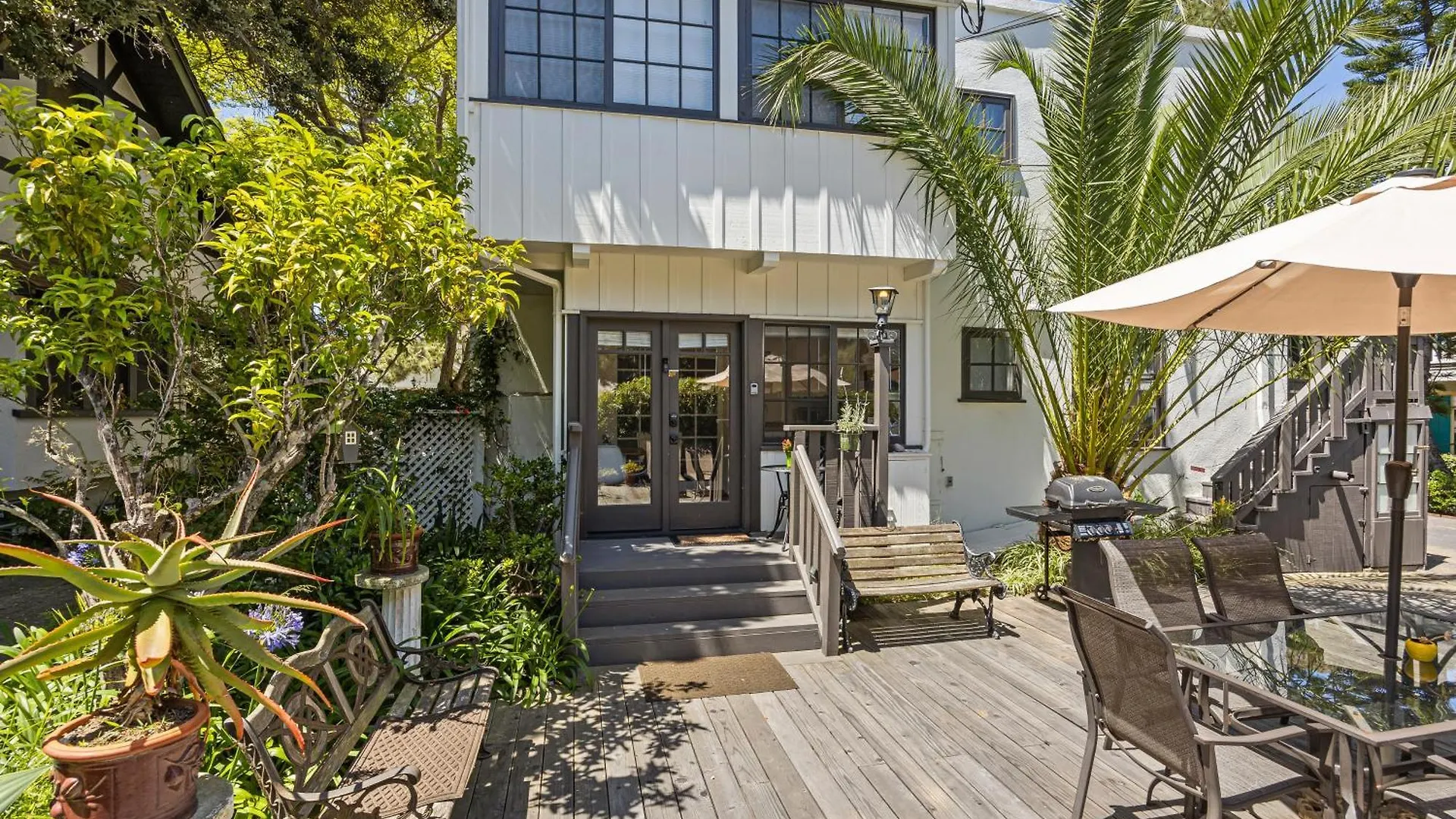 Apartment East Retreats