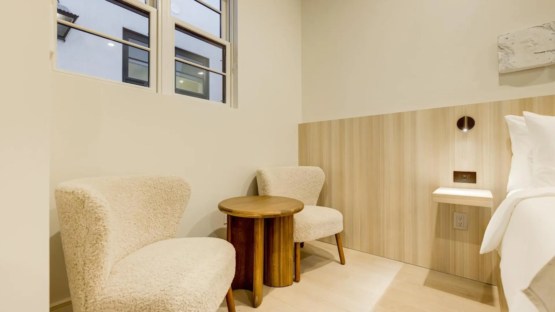 Casa De La Vina - Boutique In Downtown Apartment