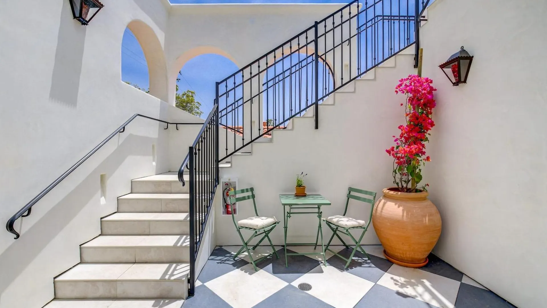 Casa De La Vina - Boutique In Downtown Apartment *