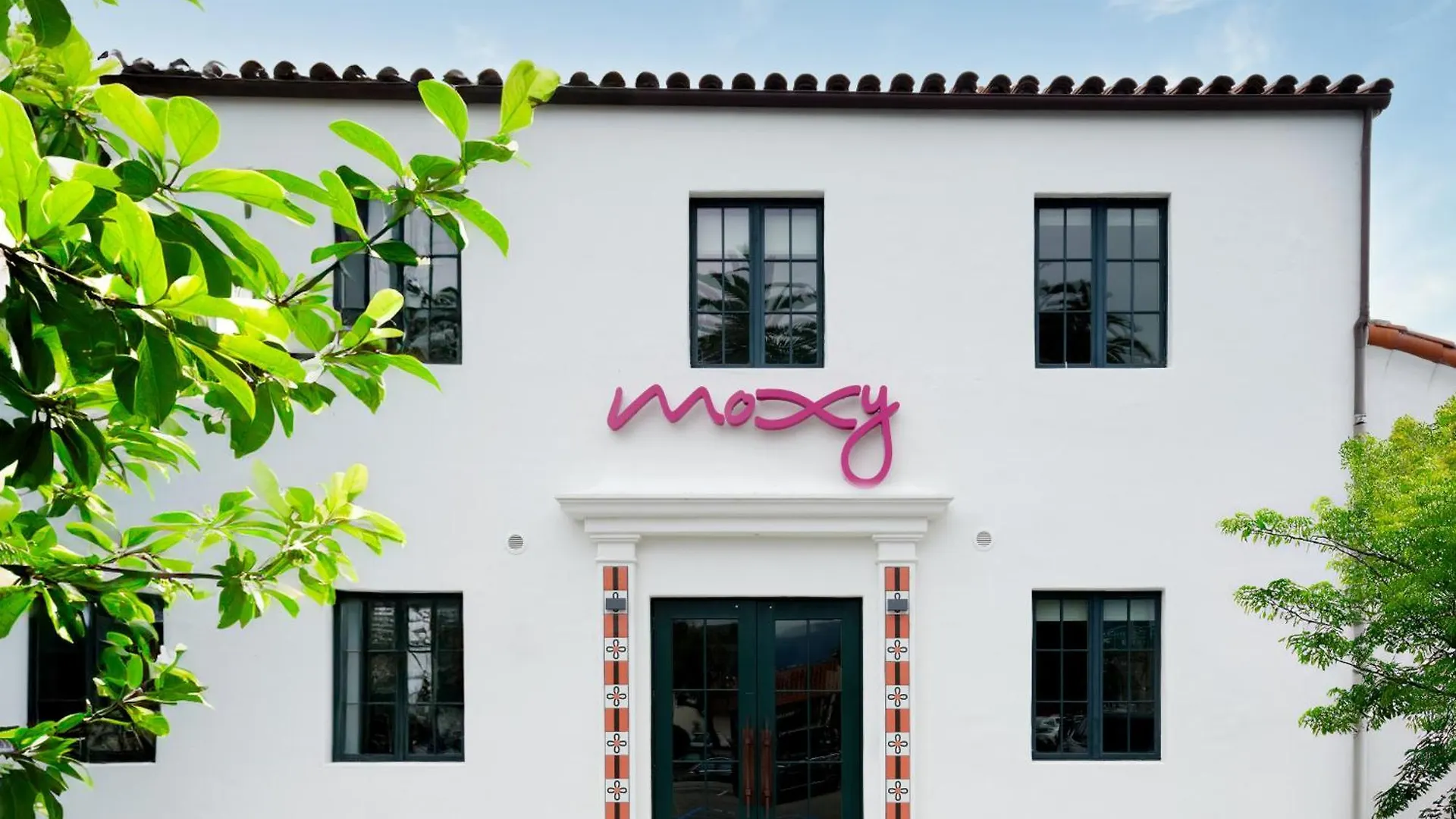 Moxy Hotel 3*