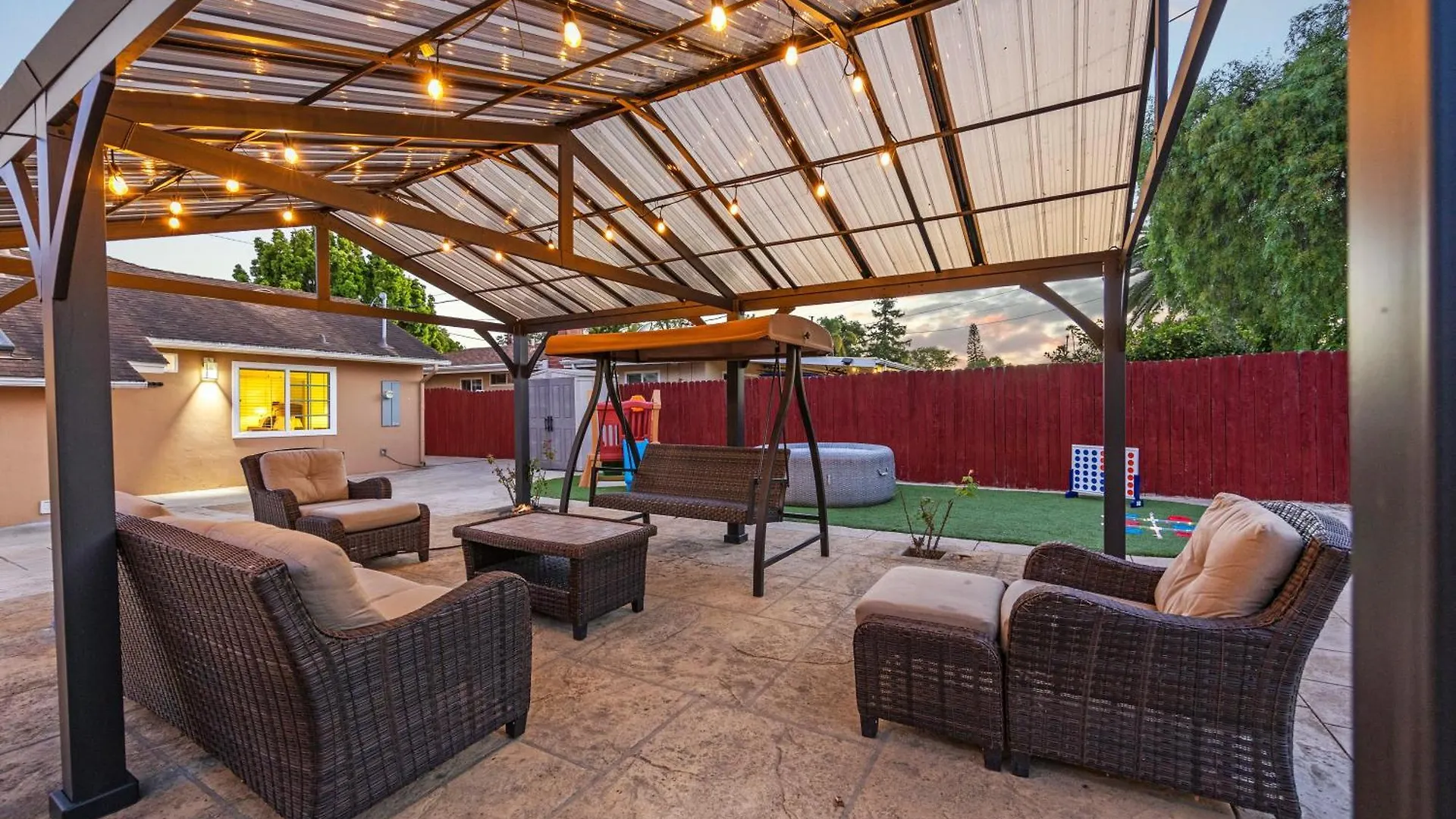 Casa vacanze Coastal Near Ucsb & Airport, Hot Tub, King Beds, Fast Wifi, Sleeps 6 *