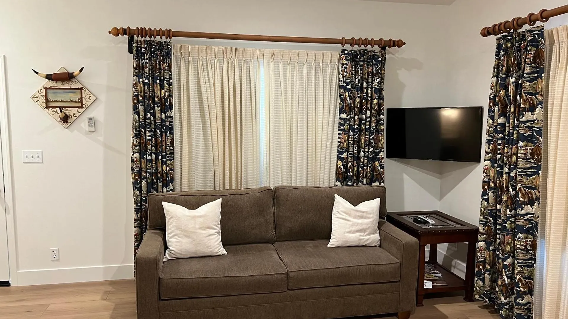 Circle Bar B Guest Ranch 4*