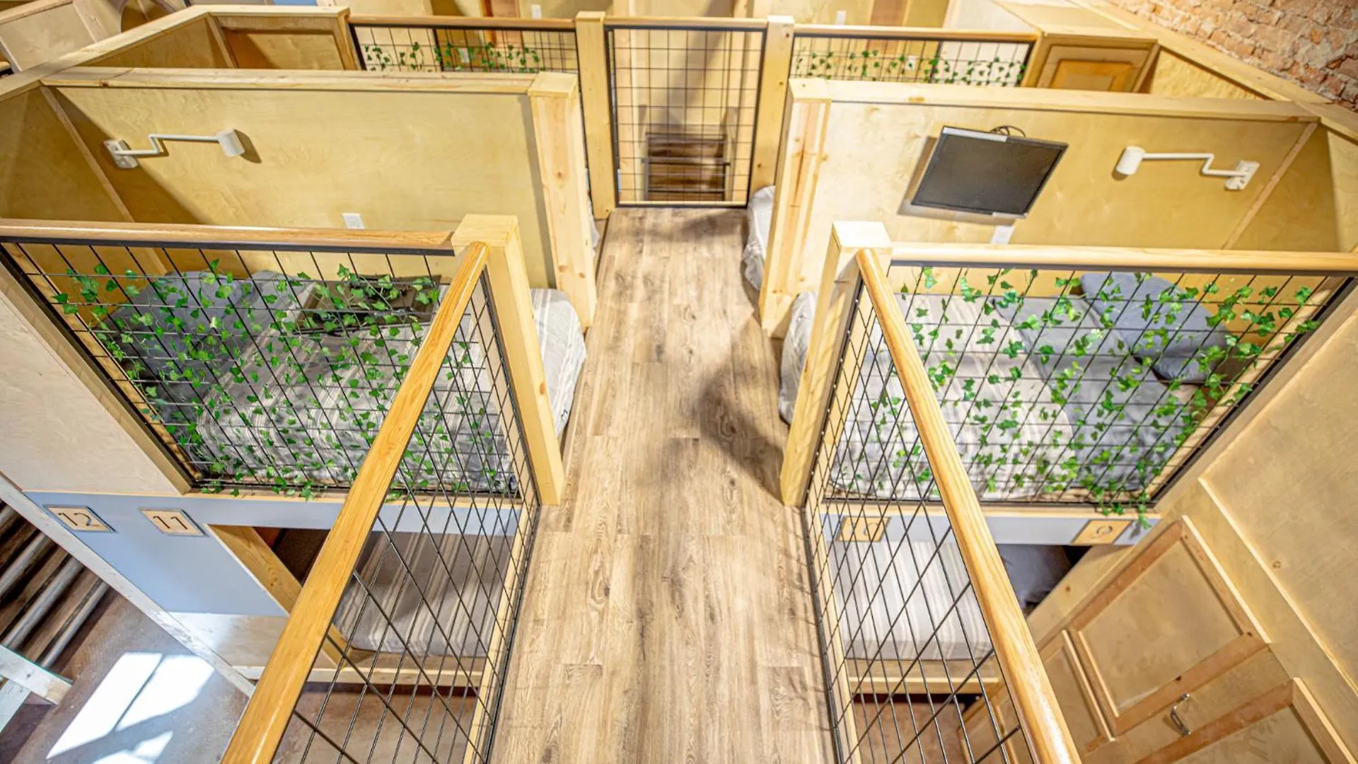 Social - Santa Barbara's First On State Street Hostel