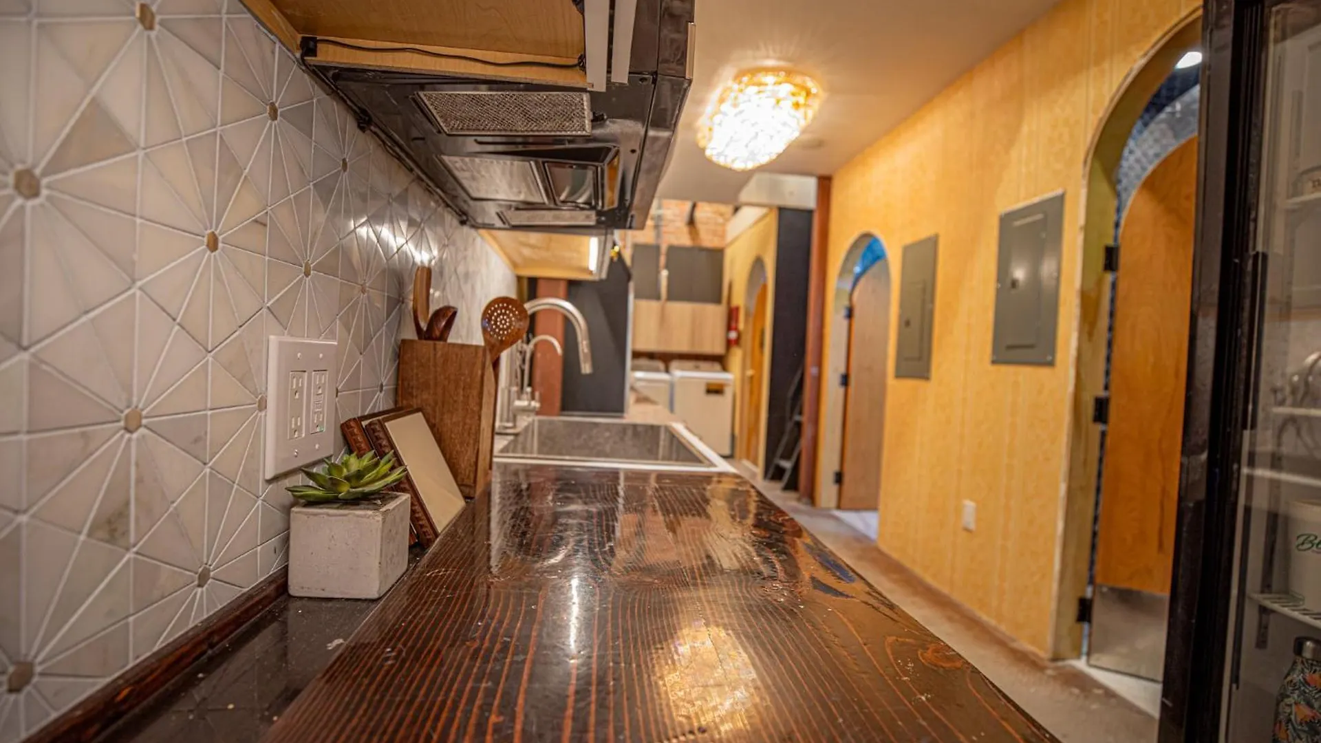 Hostel Social - Santa Barbara's First On State Street