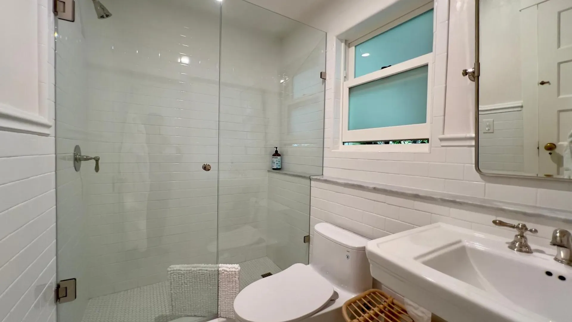 Pied-a-terre Courtyard Luxury Guest * Santa Barbara