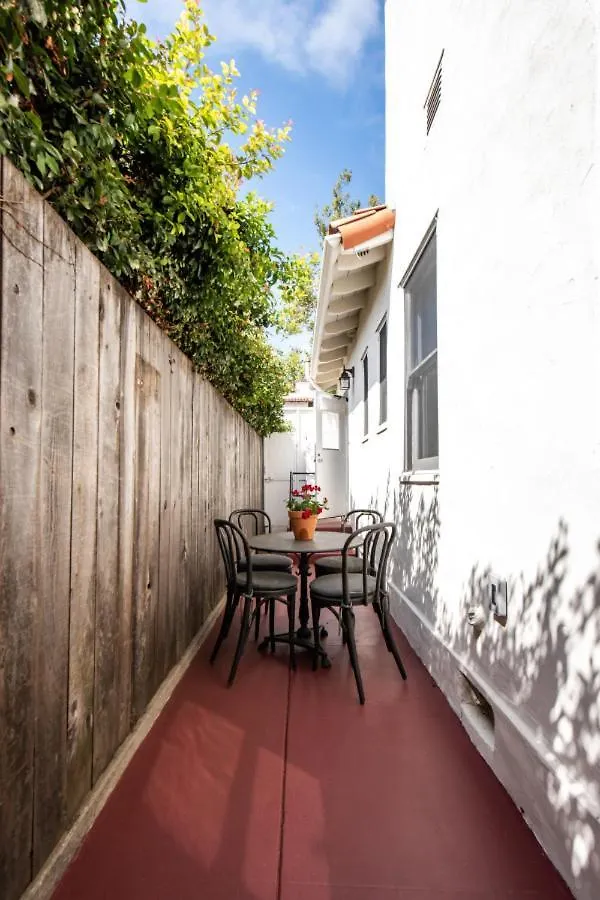 The Patio - The Marlowe Boutique Apartamento