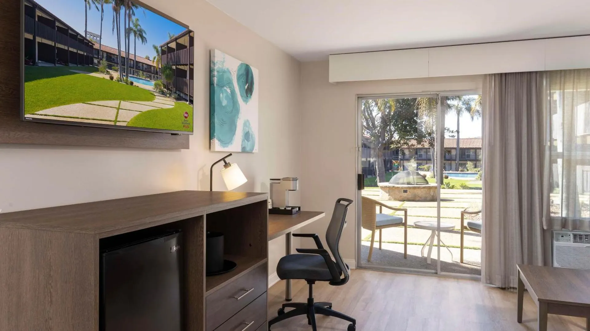 Western Pepper Tree Hotel