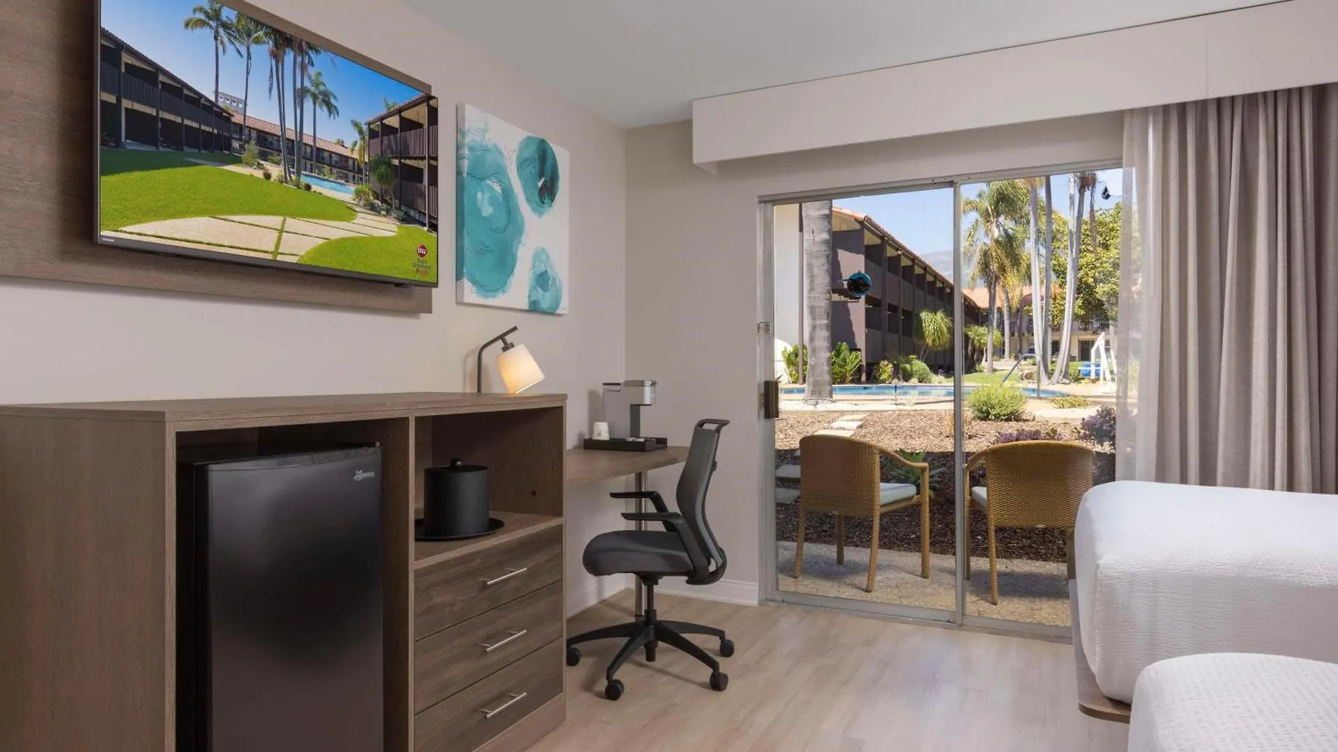 Western Pepper Tree Hotel 3*