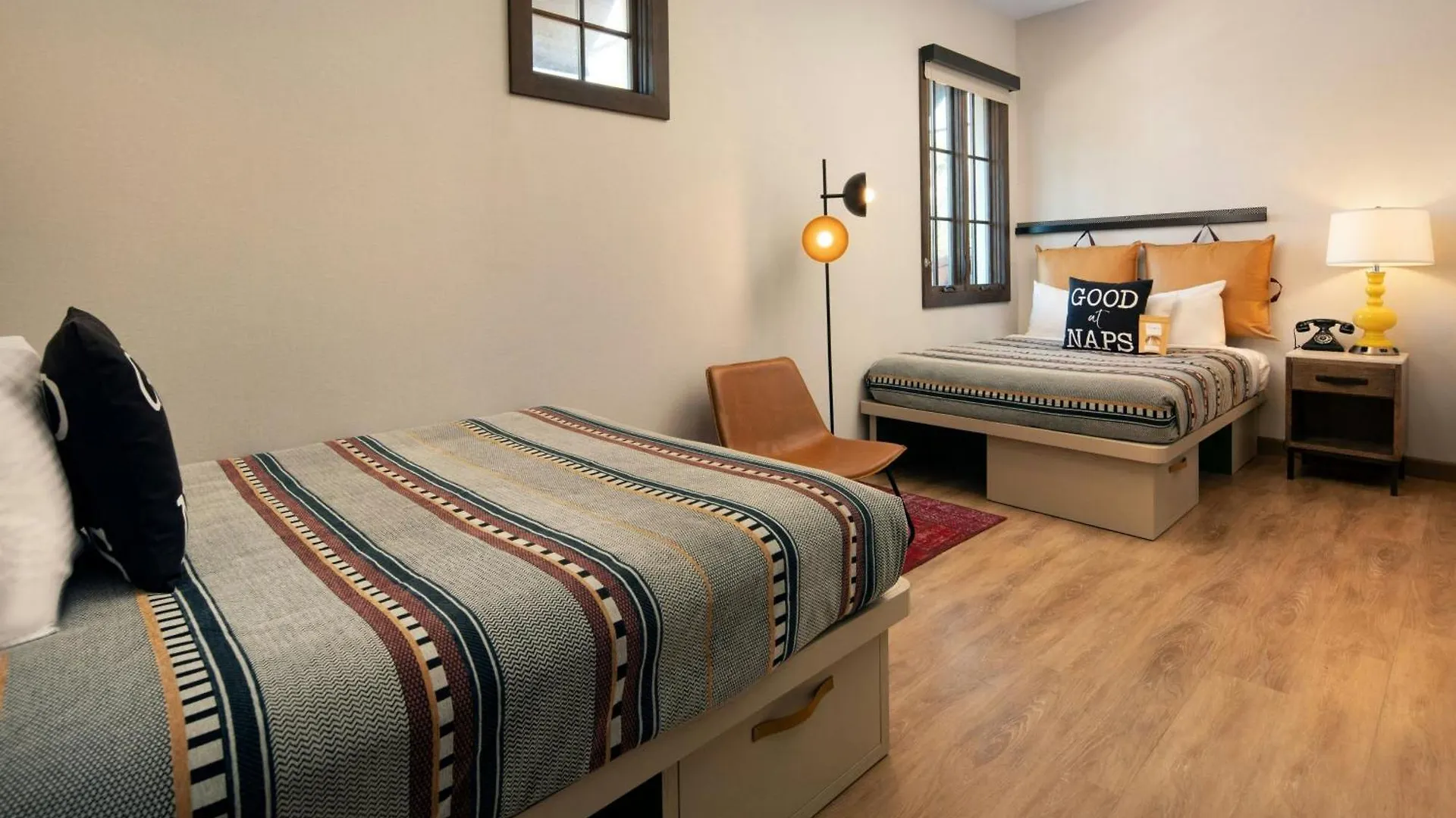 Moxy 3*
