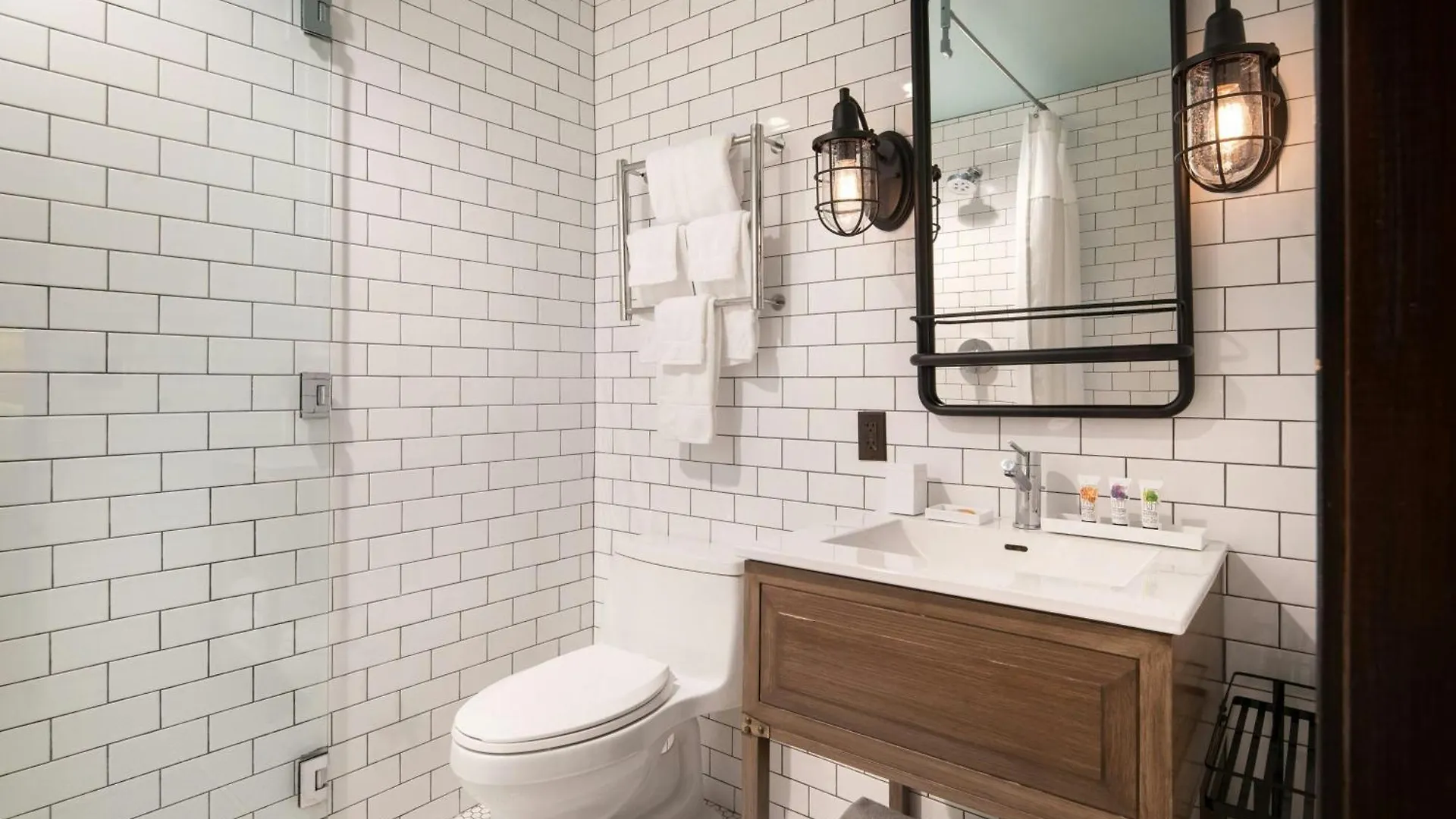 Moxy Hotel 3*