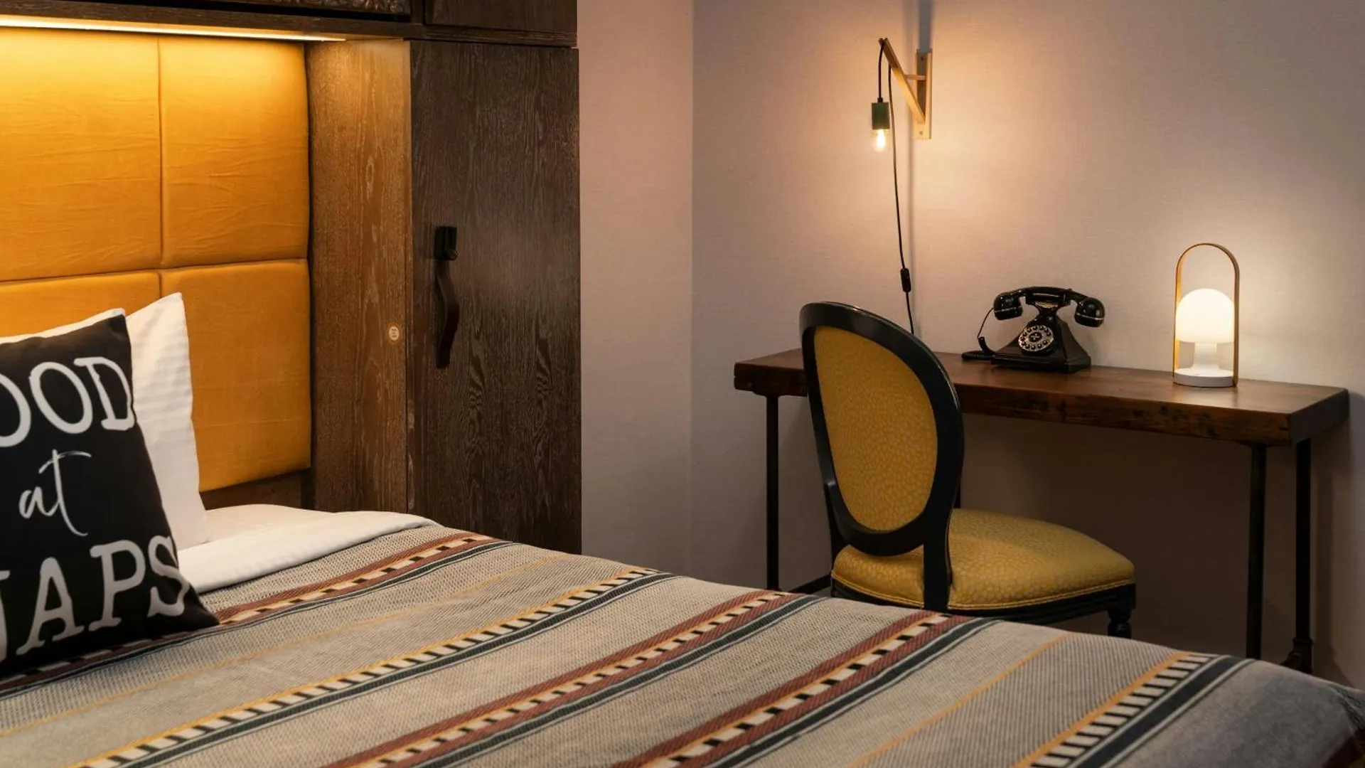Hotel Moxy Santa Barbara