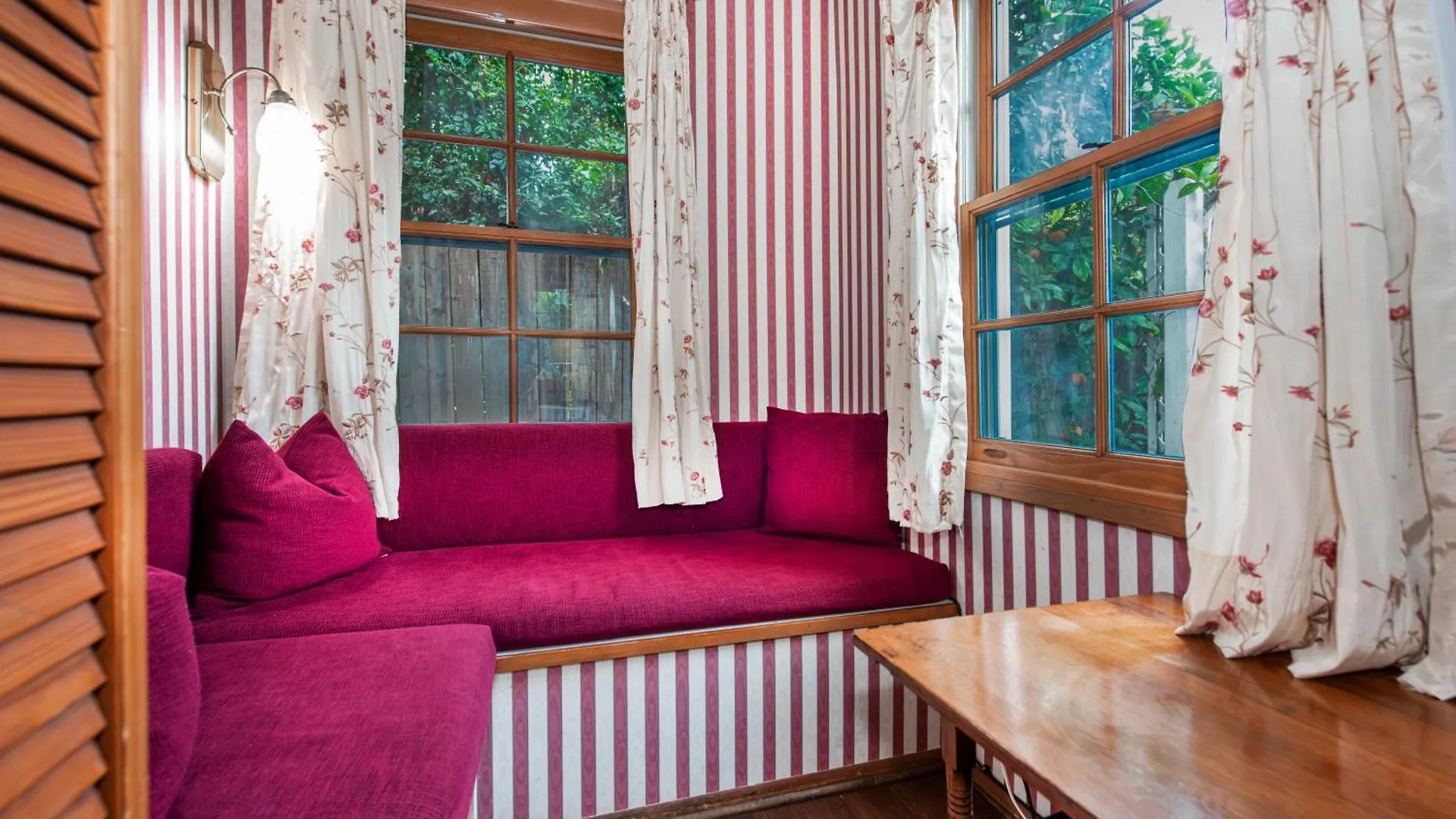 Bed and Breakfast Bath Street 4*