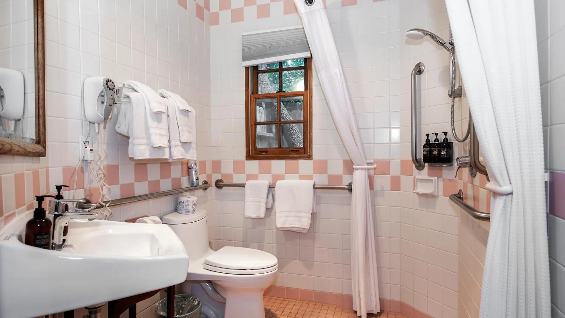 Bed & Breakfast Bath Street Santa Barbara