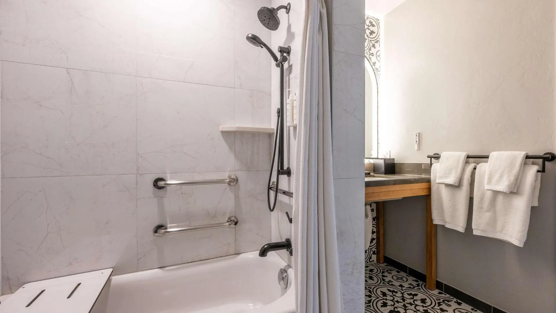 Hotel Virginia Santa Barbara, Tapestry Collection By Hilton 4*