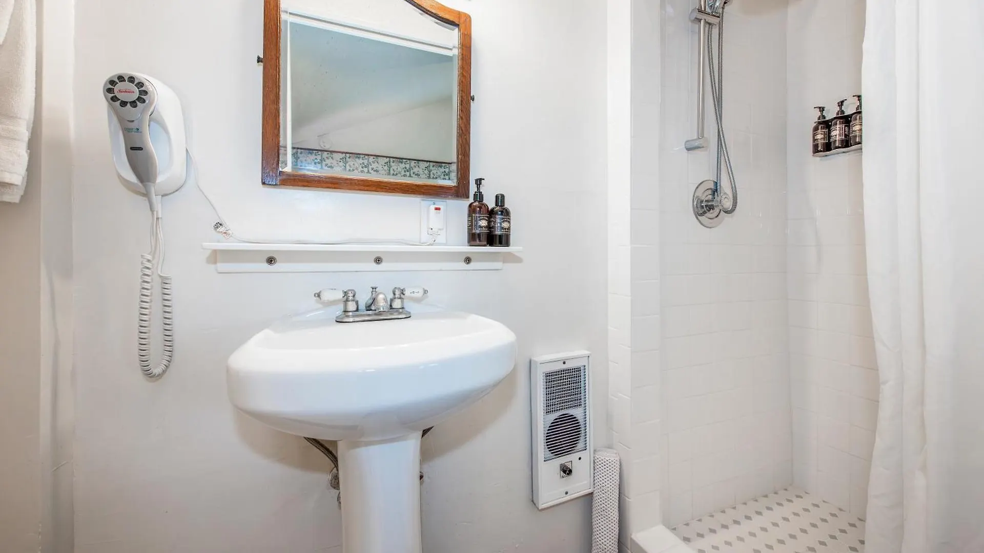 Bath Street 4*